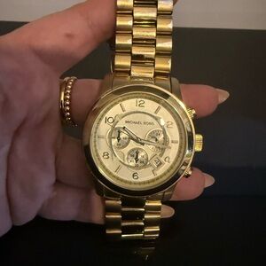 Michael Kors (MK 8077) “RUNWAY” Gold Oversized Chronograph Watch